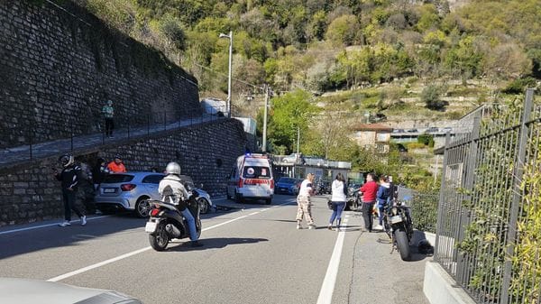 Incidente tra auto a Carate Urio, Regina chiusa per permettere i soccorsi