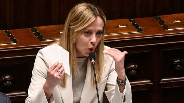 Meloni chi? Il Belpaese degli eterni voltafaccia