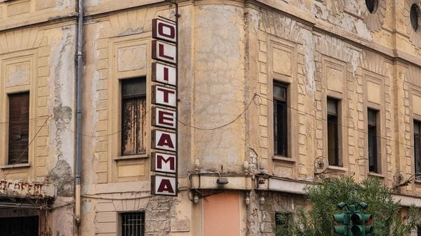 Politeama, è notte fonda: zero offerte