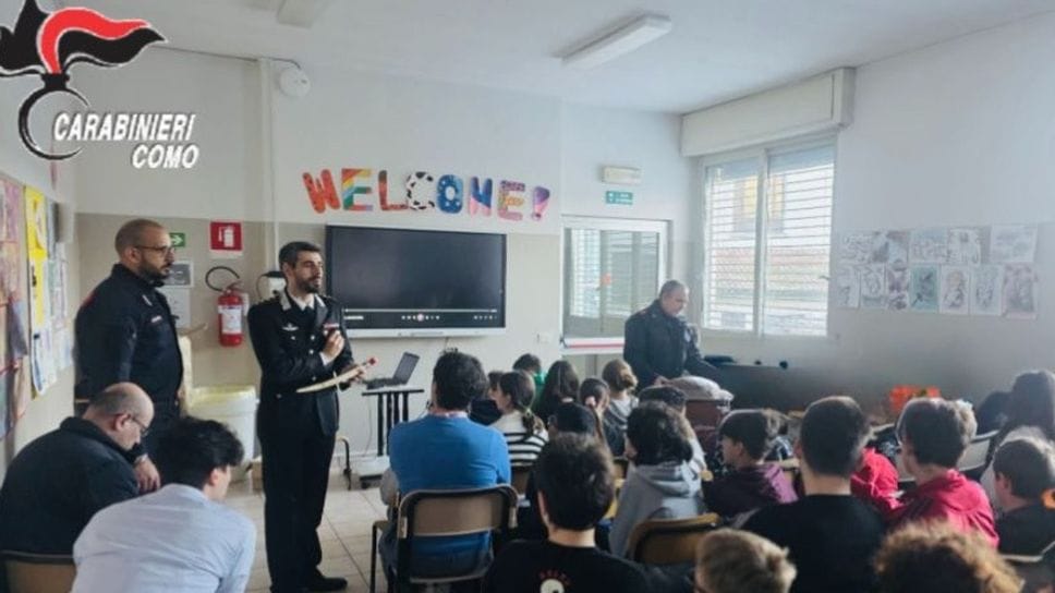 I carabinieri alla scuola di Torno