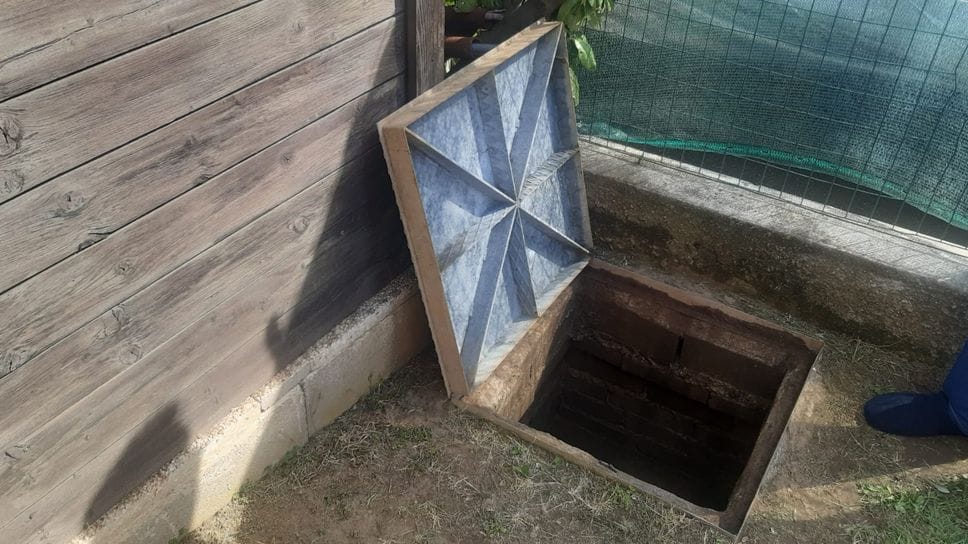 Cadorago, si ipotizza che l’uomo morto nel pozzetto abbia avuto un malore