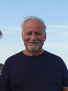 Cadorago, si ipotizza che l’uomo morto nel pozzetto abbia avuto un malore