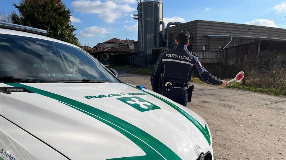 Bici elettriche “pizzicate” dalla polizia locale. E dal 16 maggio scattano gli obblighi per i monopattini