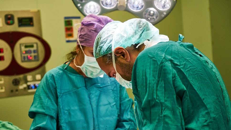 Due anni per un’ernia: che tempi la chirurgia