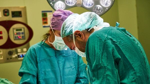 Due anni per un’ernia: che tempi la chirurgia