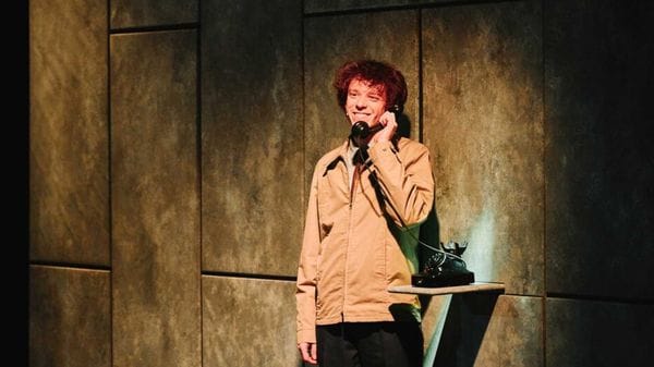 Viviamo in una «società senza eros, tutti chiusi nei social»