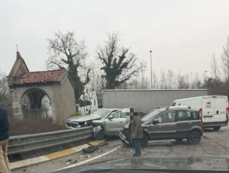 Casnate con Bernate - I veicoli incidentati in via Platone