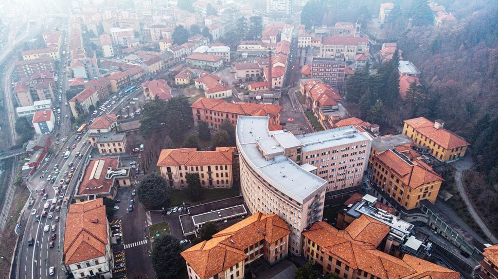 Uno scorcio aereo del complesso dell’ex ospedale in via Napoleona