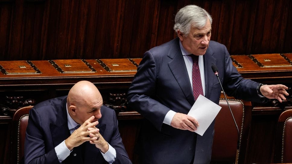 Guido Crosetto e Antonio Tajani espongono in aula la linea del governo sulla guerra in corso in Medioriente