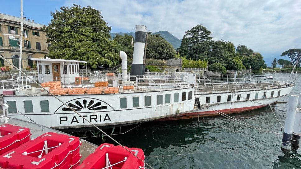Il piroscafo Patria ancorato ai cantieri della Navigazione di Tavernola