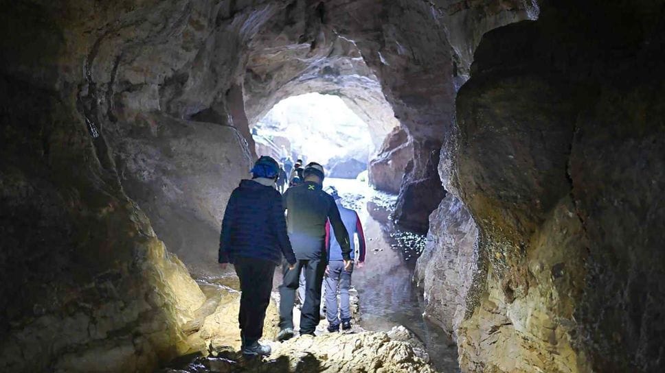 Escursionisti al Buco del Piombo: anche quest’anno  sono previsti quattro turni di visita ogni domenica, con partenza alle 10, 11.40, 14 e 15.40.