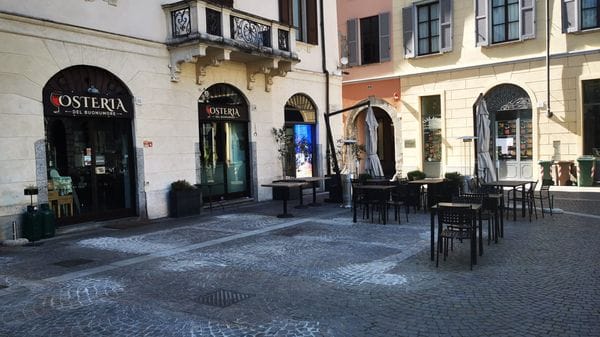 Addio ai dehors storici. Molti locali della città pronti ad azioni legali