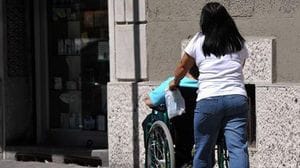 Fino Mornasco, badante deruba anziana. Condannata a 14 mesi