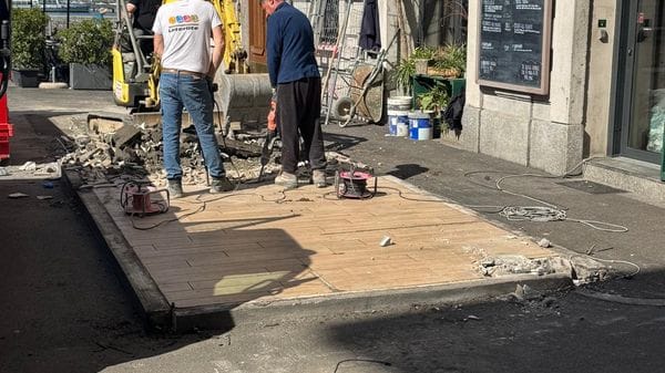 Demolito un altro dehors. È quello di piazza Croggi
