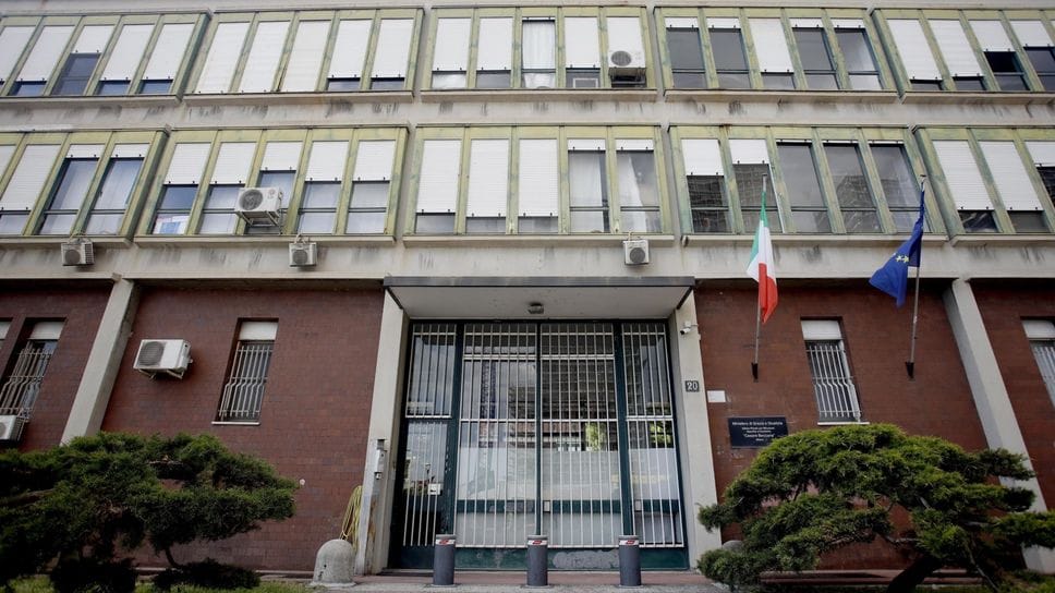 Tentano una rapina in centro, ma vengono fermati dai passanti: tre adolescenti arrestati