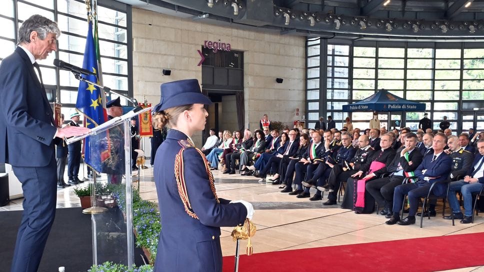 La Polizia premia gli studenti comaschi. «Sicurezza e legalità sono beni comuni»