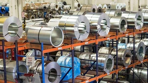 Siderurgia in difficoltà. «Ma segnali positivi dopo 10 anni in calo»