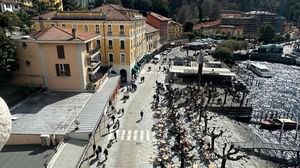 Il “paese” dalle multe record: 1,1 milioni. «Ma in estate triplichiamo i residenti»