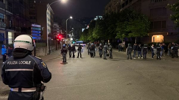 Tensione fuori dal Sinigaglia dopo la partita