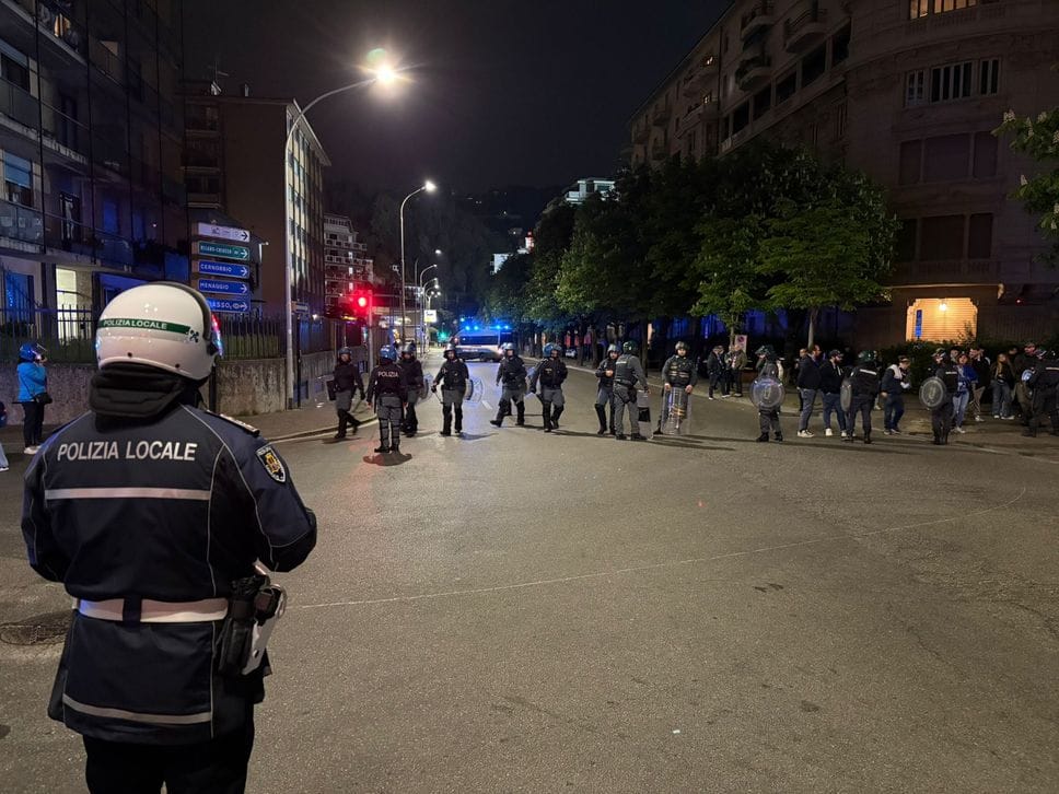 Tensione fuori dal Sinigaglia dopo la partita