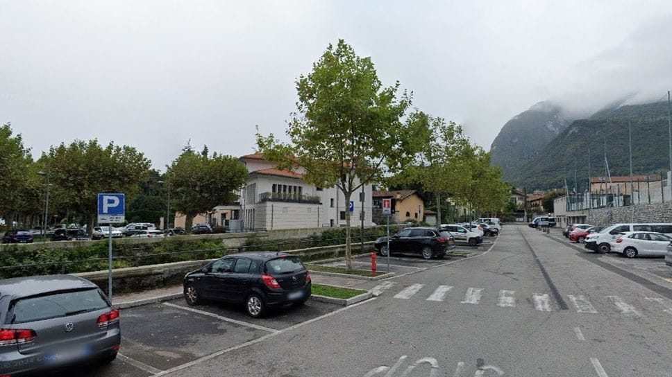 Turisti e scuole, è emergenza posteggi. «Più controlli, assumiamo un ausiliario»