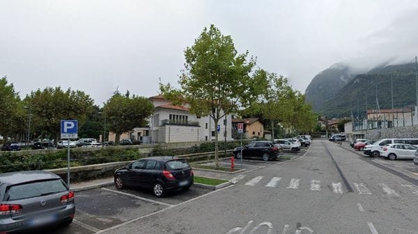 Turisti e scuole, è emergenza posteggi. «Più controlli, assumiamo un ausiliario»