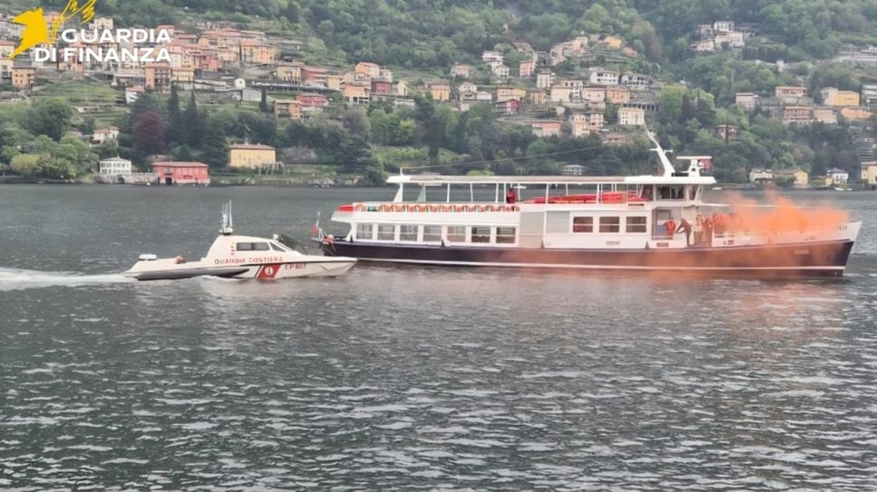 Nelle acque di Laglio ampia esercitazione aeronavale