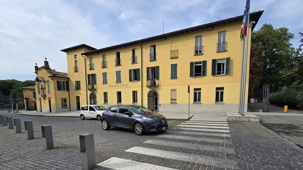 Nuove strade da asfaltare, pista del ghiaccio, scuole e opere pubbliche: a Erba approvata la variazione di bilancio