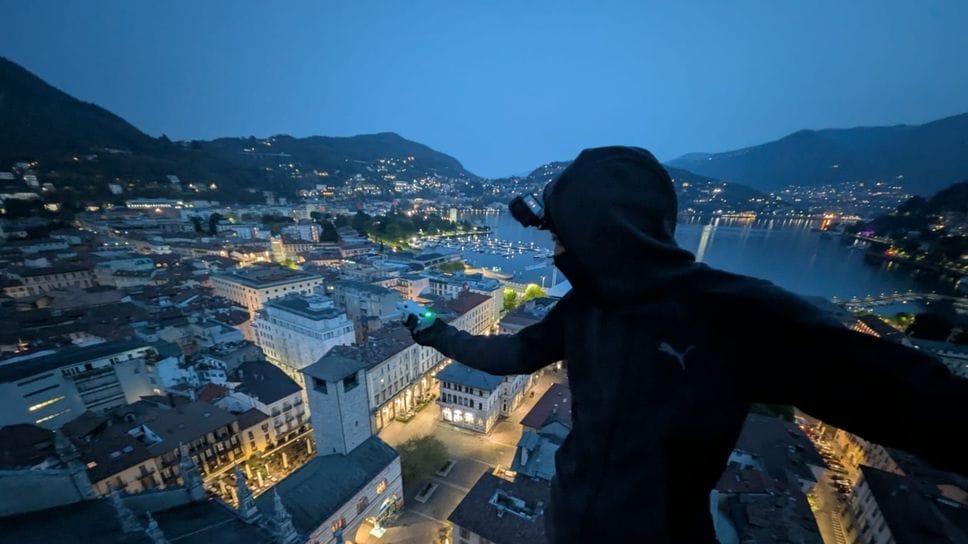 Scalano il Duomo per fotografarsi: due denunciati