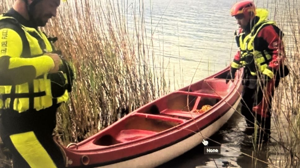 Lago di Pusiano, il pedalò affonda: minorenne salvato dai Vigili del Fuoco