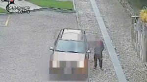 Spacciavano dalla finestra di casa: due condanne a 6 e 5 anni 