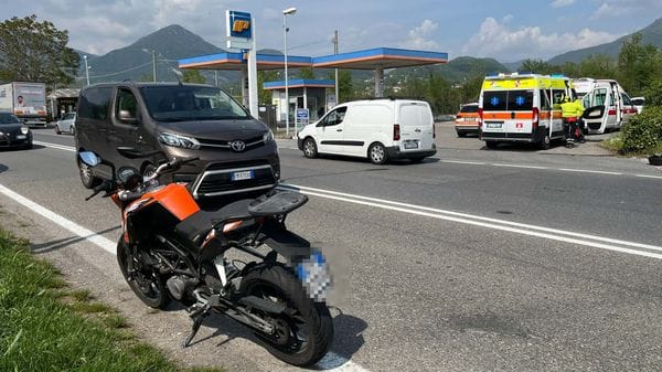 Erba, investito da una moto: grave uomo di 78 anni
