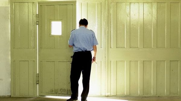 Lite e botte alla compagna.Costola rotta, lui in carcere