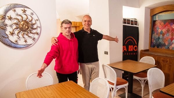 «L’acqua ha poche bolle». E se ne vanno senza pagare il conto