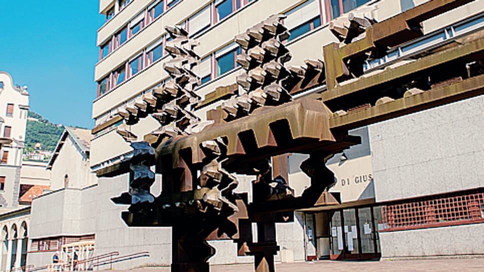 Rapina di notte sul lungolago. Condannati a 4 anni e 8 mesi