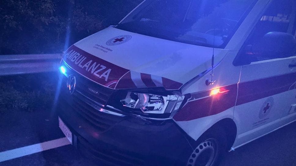 Lurago Marinone, grave incidente stradale: motociclista ricoverato in codice rosso