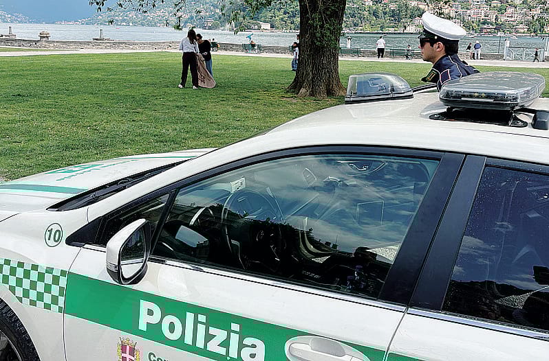 Parco di Villa Olmo, controlli a tappeto. «Regole assurde»