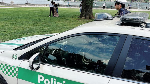 Parco di Villa Olmo, controlli a tappeto. «Regole assurde»