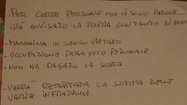 Sindaco-sceriffo contro l’auto svizzera. «Maleducato e in divieto, multe in arrivo»