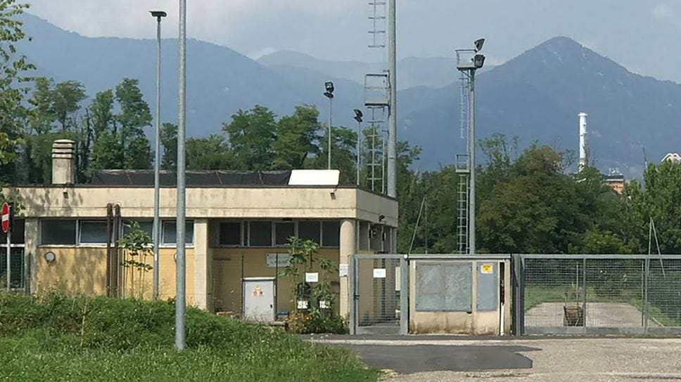 Calciatore in ospedale per un pugno: invasione di campo e partita sospesa