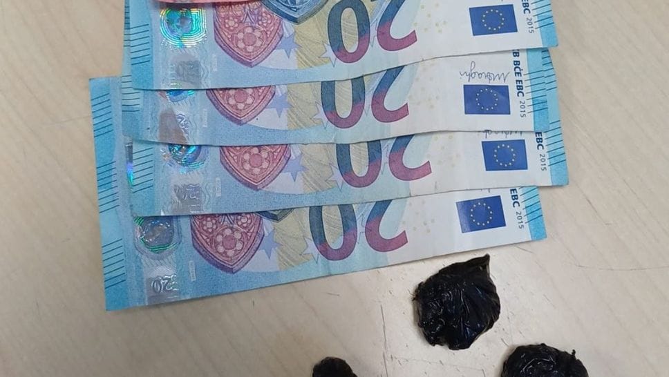 Controlli in via Anzani: denunciato 34enne per detenzione di droga ai fini di spaccio