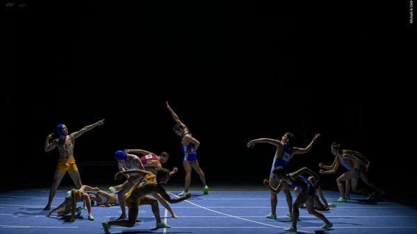 Danzare su una pista di atletica, verso una nuova idea di tempo