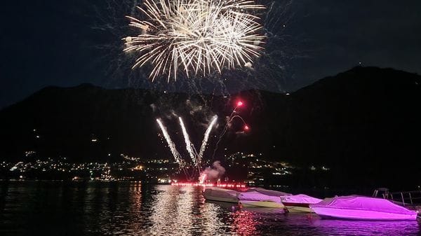 Fuochi d’artificio, Cernobbio fa sul serio: stop allo show nel cielo di Villa Erba