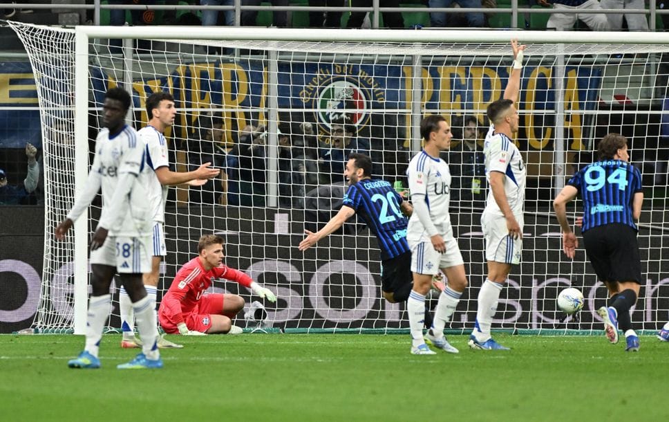 Non basta un grande Como, a San Siro rimonta Inter: prima la pazza gioia, poi l’uragano