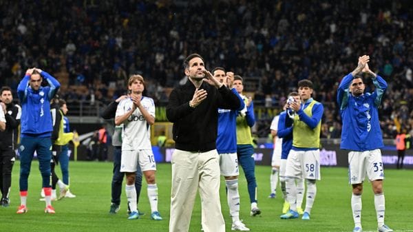 Non basta un grande Como, a San Siro rimonta Inter: prima la pazza gioia, poi l’uragano