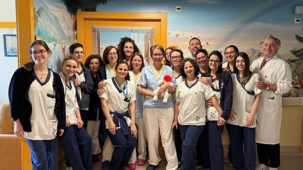 Nata alla 24ª settimana con un peso di 625 grammi: dopo tre mesi al Sant’Anna torna a casa la piccola A.