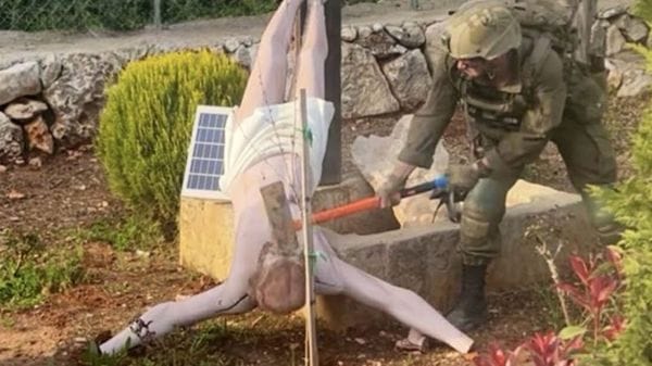 Quel Cristo in Libano indigna e interroga