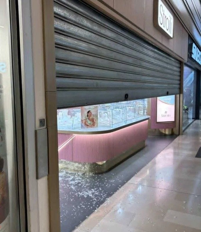 Rapina allo Stroili di Tavernola, negozio devastato e via con i gioielli