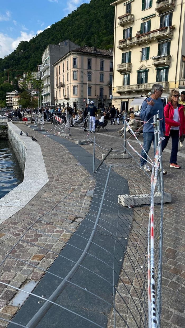 Lungolago di Como, posati nuovi parapetti (ma sono sempre provvisori)