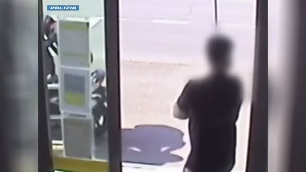 Rapina alle poste di Arcellasco: la polizia ha arrestato quattro uomini. Qui il video